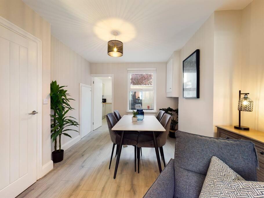 It'S Broadway Baby! Great House Close To City Centre Белфаст Экстерьер фото